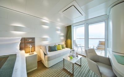 HANSEATIC nature - Balcony Cabin living area