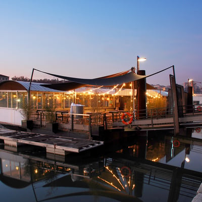 Riverside restaurant in Lyon