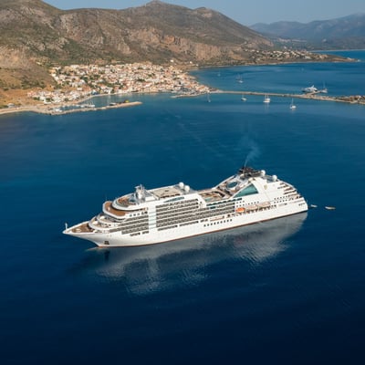 Seabourn Ovation at sea