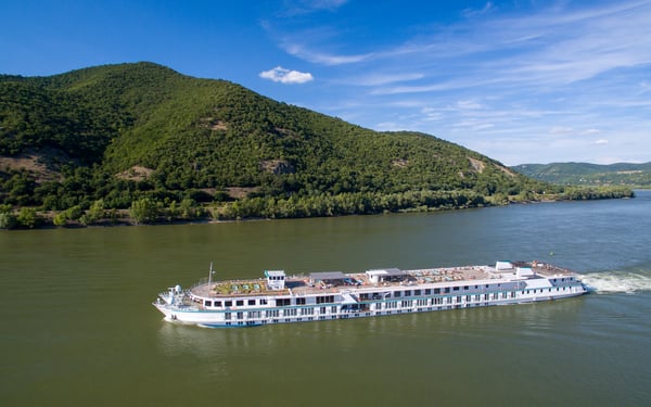 Riverside_Mozart_Danube_Hungary