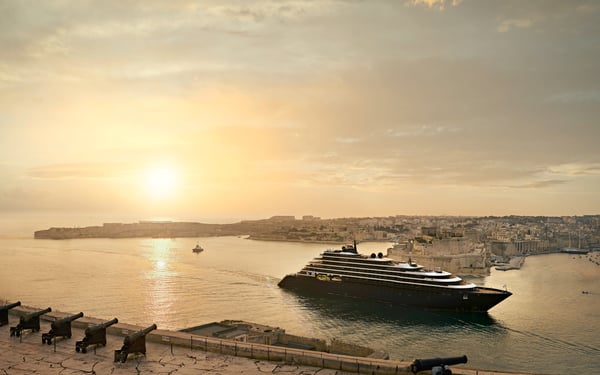The Ritz Carlton Yacht Collection, Evrima at sea