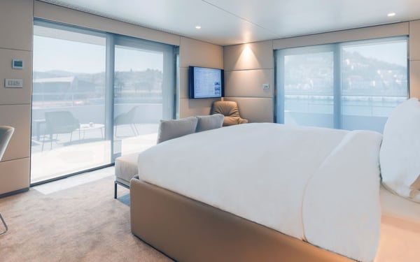 Emerald Azzurra - Yacht Suite