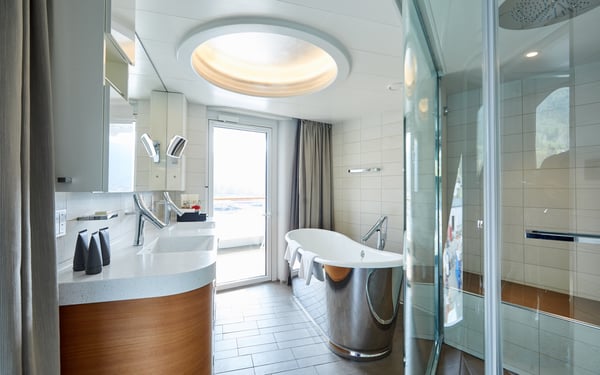 HANSEATIC nature - Grand Suite bathroom