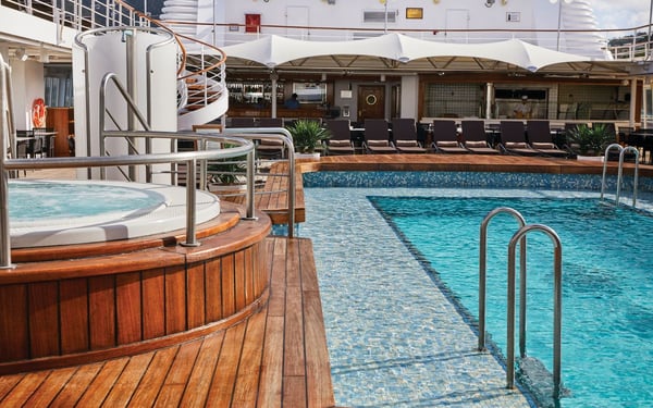 Silver Wind - Jacuzzi and pool