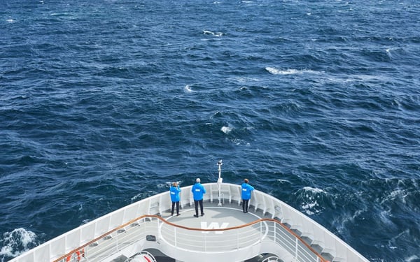 HANSEATIC nature - Bow walkway