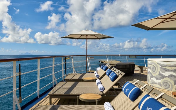 Wind Surf - Pool Deck