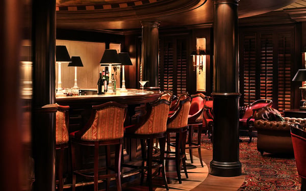 Crystal Serenity - Avenue Saloon