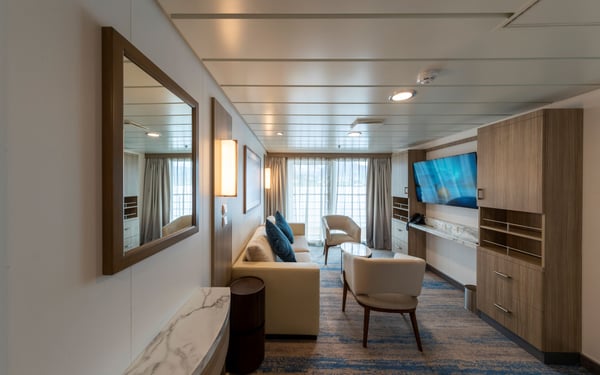 Captain's Suite lounge