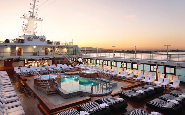 OceaniaNEXT - Insignia pool deck
