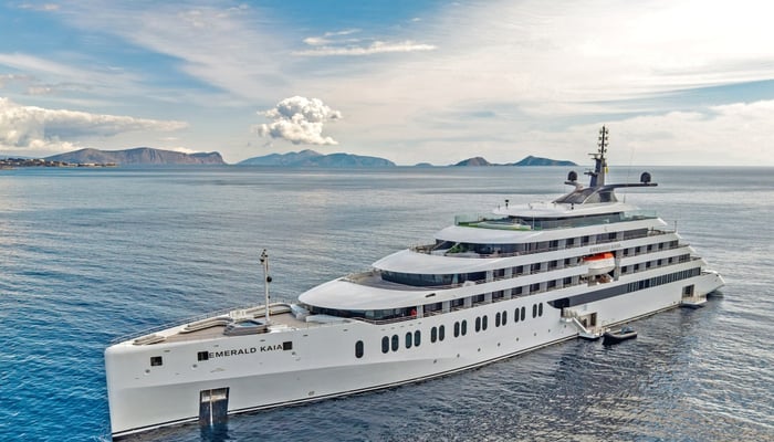 Emerald Kaia at sea