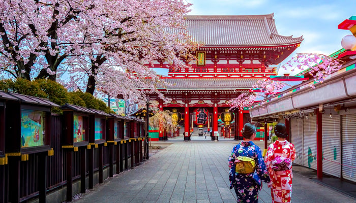 geishas_sensoji_temple_tokyo