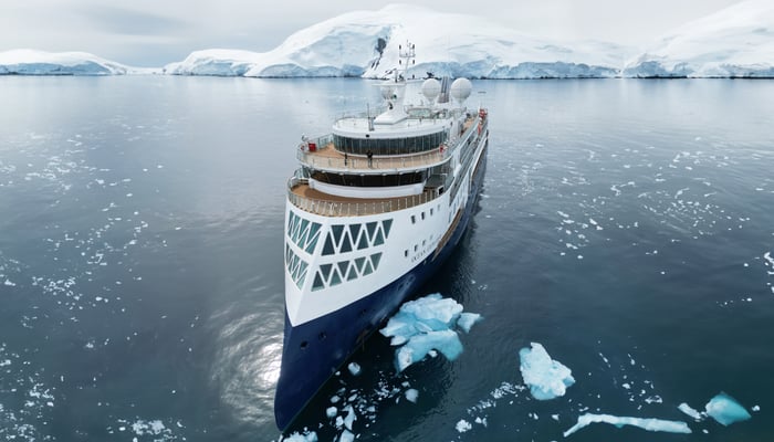 Quark's Ocean Explorer exterior