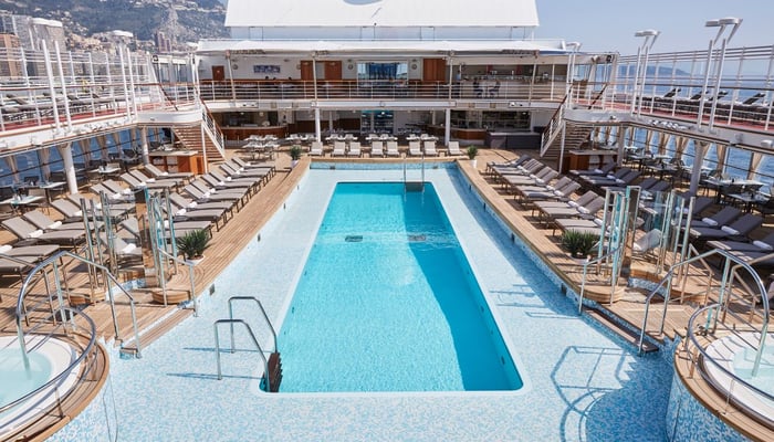 Silver Muse - Pool deck
