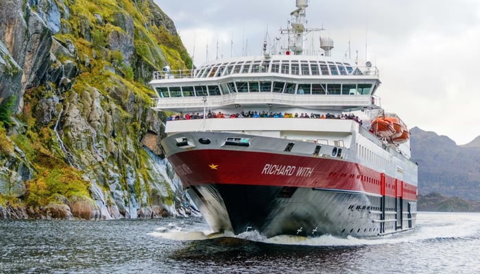 Hurtigruten - MS Richard With in Trollfjord