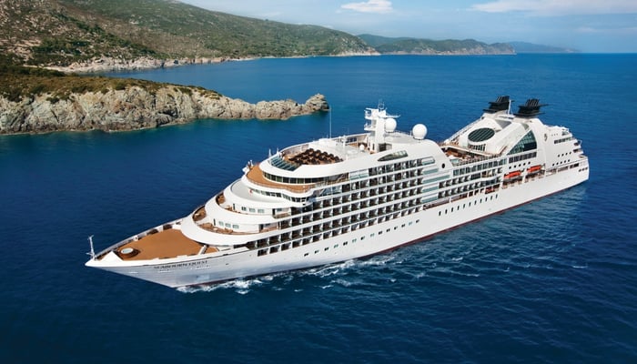 Seabourn Quest at sea