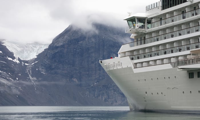 Silver Endeavour sailing in the Arctic on an Arctic Circle Cruise 