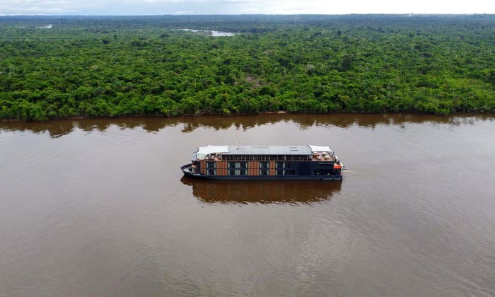 Aqua Nera sailing on the Amazon River