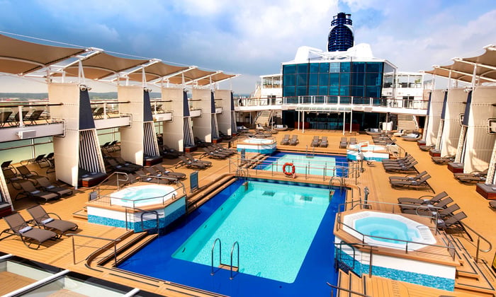 Celebrity Silhouette - Pool deck