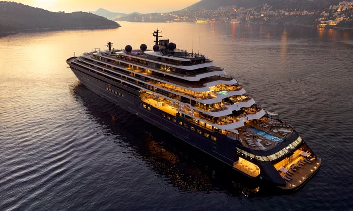 Ritz-Carlton Yacht Collection, Evrima, at sea