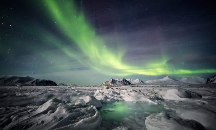 northern_lights_over_svalbard