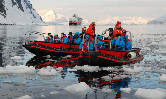 Zodiac excursion in Antarctica with HX Hurtigruten Expeditions