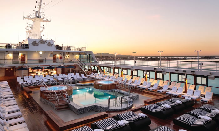 Oceania Insignia pool deck