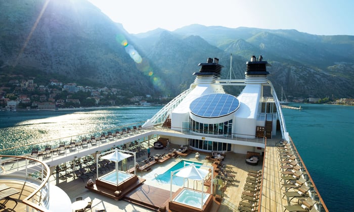 Seabourn Odyssey pool deck