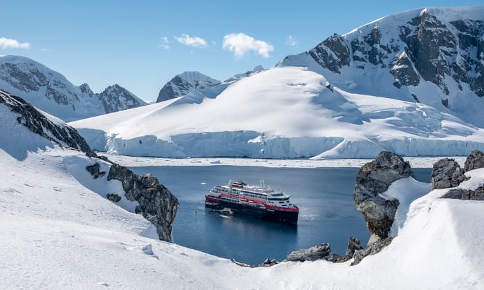 MS Roald Amundsen HX Hurtigruten Expedition