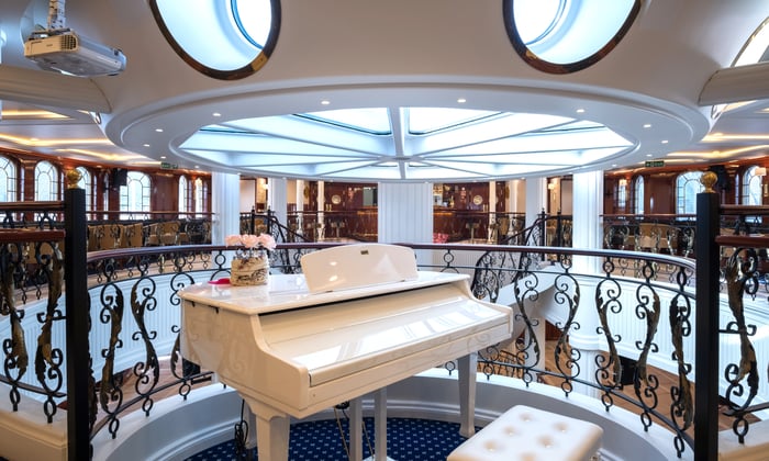Tradewind Voyages - Golden Horizon - Piano Bar