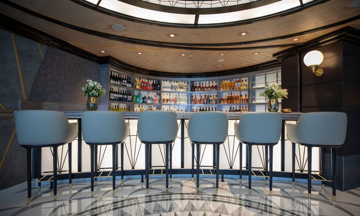 Regent Seven Seas Splendor - Chartreuse bar