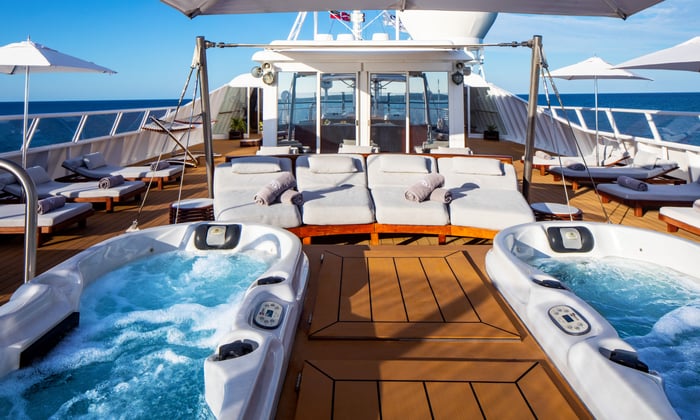Loungers and twin Jacuzzis on SeaDream