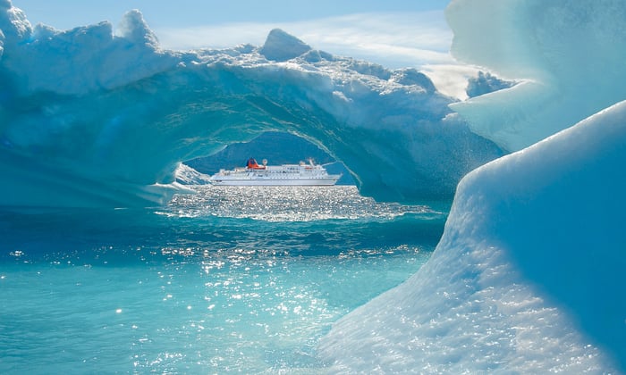 Hapag-Lloyd Cruises - MS Bremen in Ummannaq, Greenland