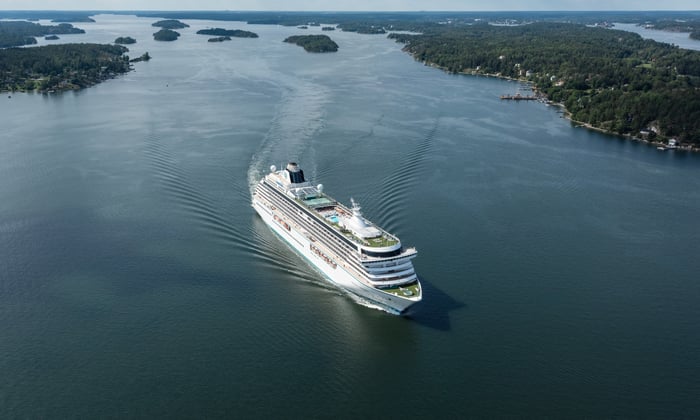 Crystal Serenity_in_Stockholm