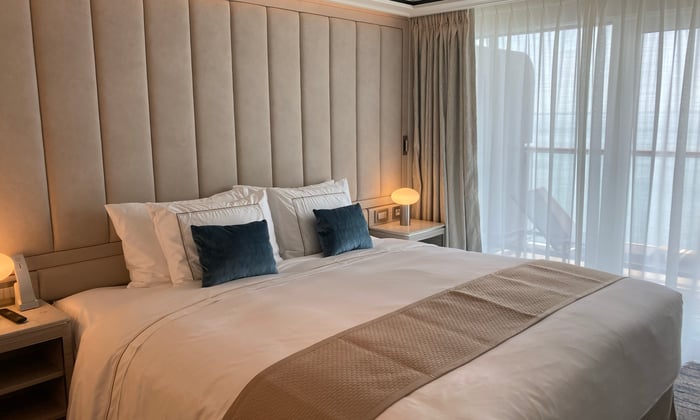 suite on silver ray