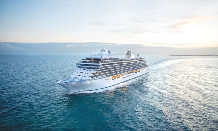 Regent Seven Seas Splendor at sea