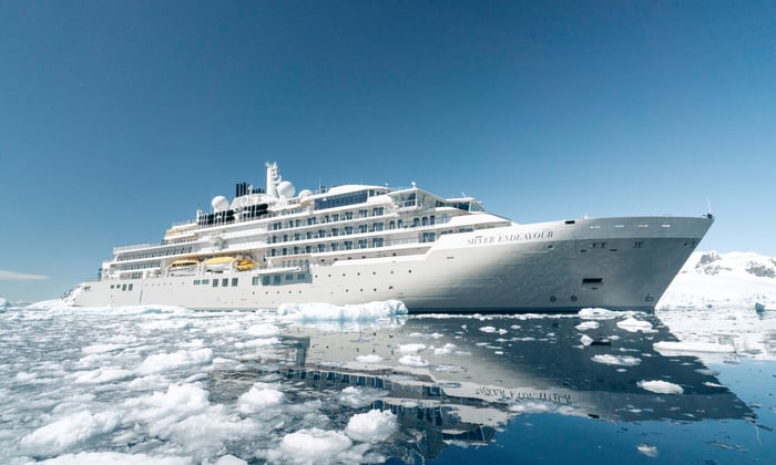 Silver Endeavour sailing in Antarctica