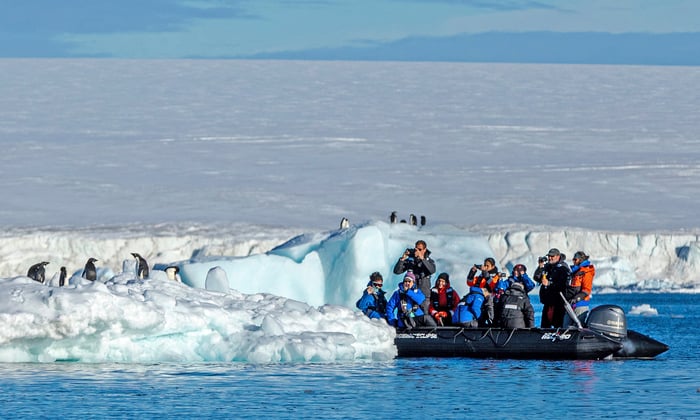 Scenic Eclipse - Zodiac cruise in Antarctica