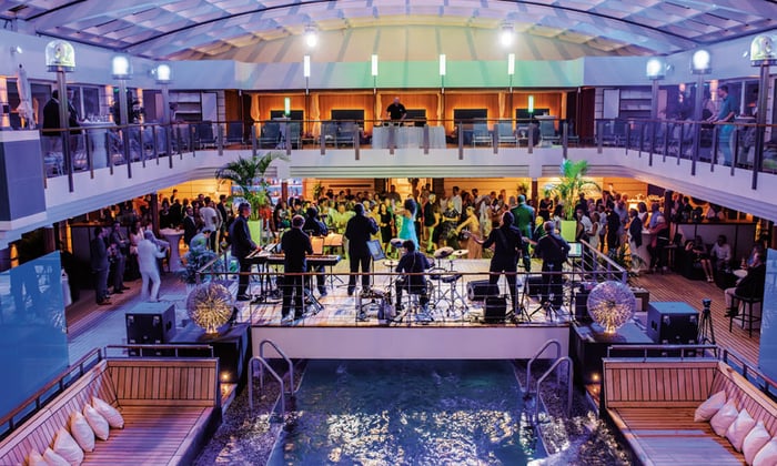 Hapag-Lloyd Cruises - Europa 2 pool party