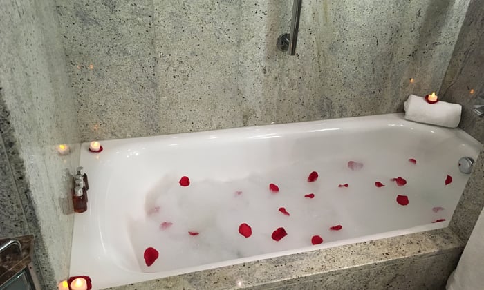 Seabourn Odyssey - Rose petal bath