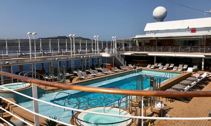 Silver Moon - Pool deck