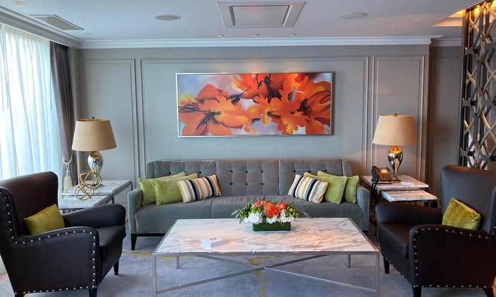 Crystal_Penthouse_Suite_living_room_2_