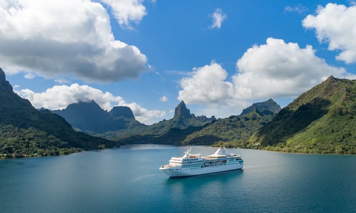 Paul Gauguin Ponant Le Paul Gauguin in Moorea Pacific islands