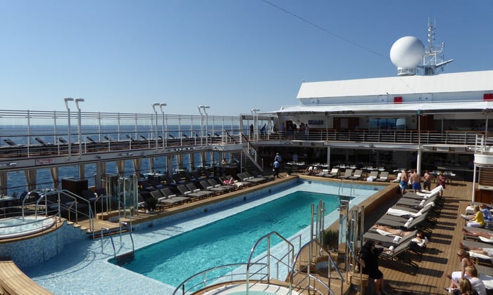 Silver Muse - Pool deck