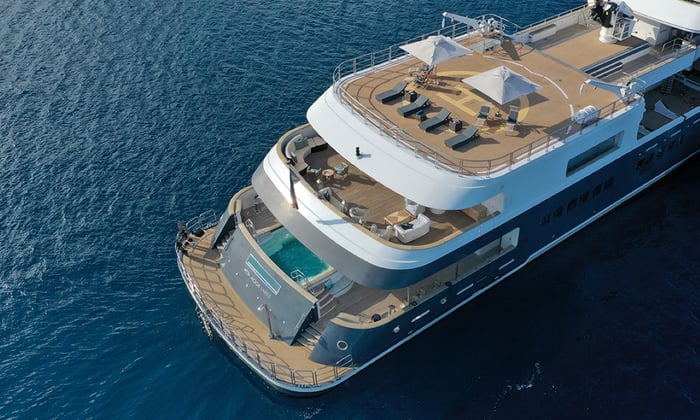 Exterior, Aqua Lares