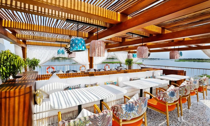 amaDahlia al fresco restaurant on the nile
