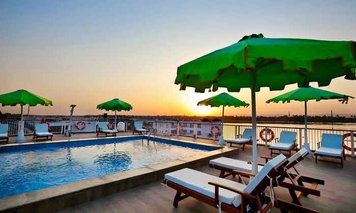 AmaDahlia_Sun_Deck_Pool