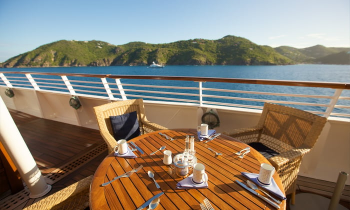 dining_outside_on_seadream