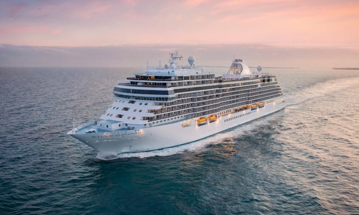 Regent Seven Seas Cruises' Seven Seas Splendor ship at sea