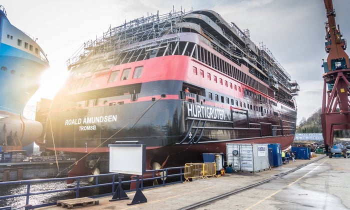 Hurtigruten - MS Roald Amundsen