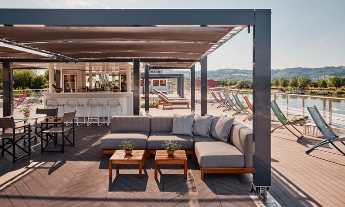 Riverside_Mozart_Deck_Bar
